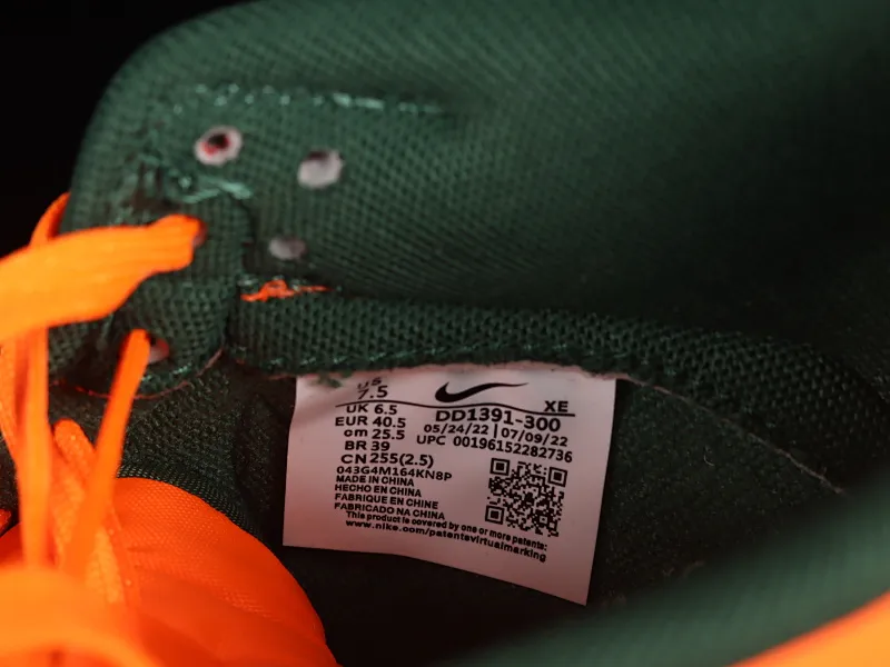All Categories Nk SB Dunk Series Nk SB Dunk Low Low-top sneakers Nk SB Dunk Low "Miami Hurricanes" Orange-green SB low-top casual sneakers DD1391-300